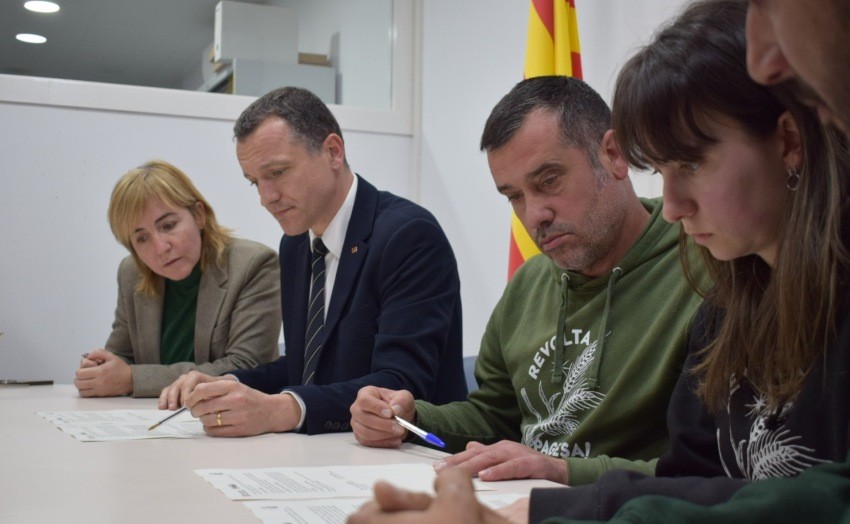 Signatura de l'acord entre Revolta Pagesa i el Govern català.