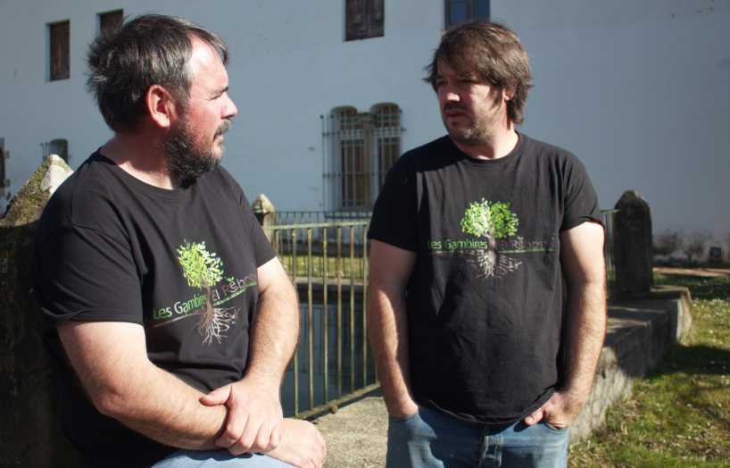 Els germans Llach, de Les Gambires